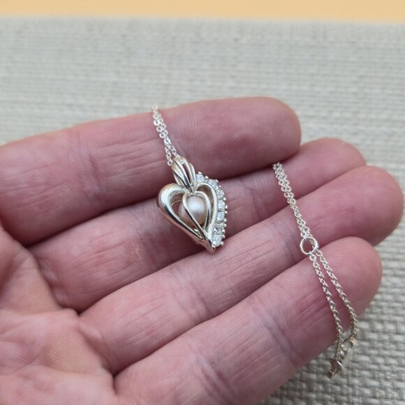 20+2 Inch Sterling Silver Locked Pearl With CZ Accents Heart Necklace A4896 - Picture 3 of 9